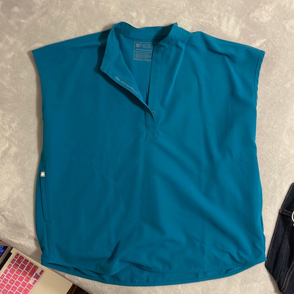 FIGS SCRUB TOP